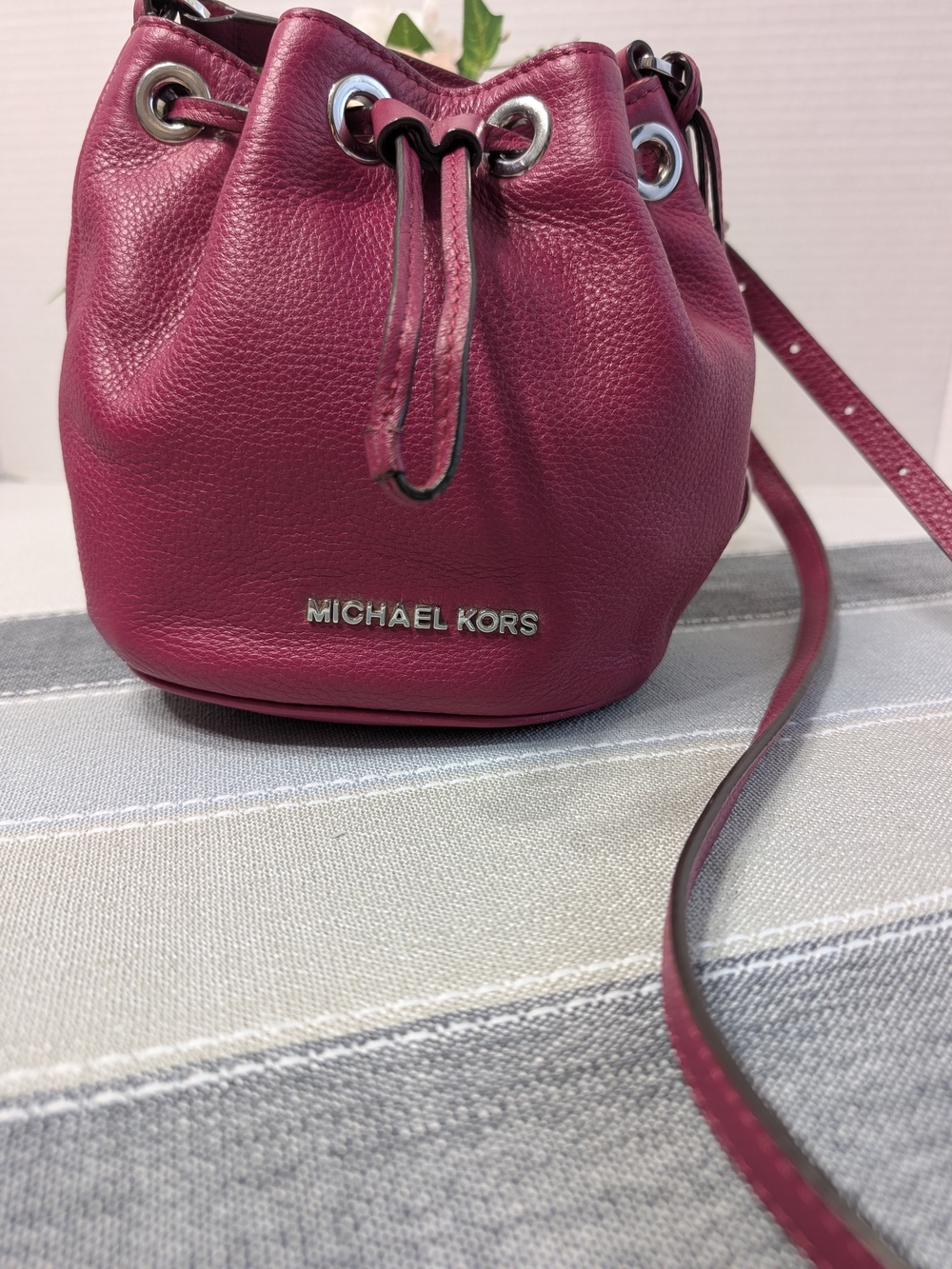 Michael Kors Jules Pebbled Leather Mini Drawstring Bucket Bag - Picture 4 of 11
